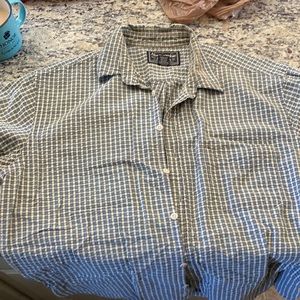 Men’s shirt sleeve dress shirt